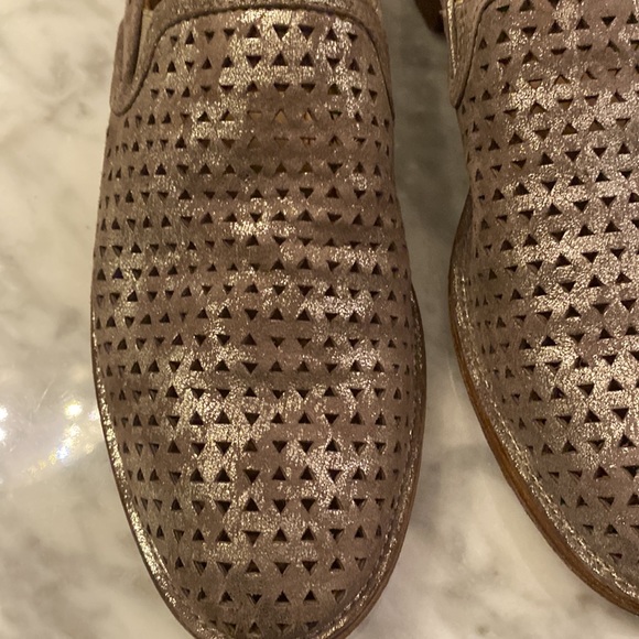 Size 8.5 Trask laser cut accent loafers in good condition. Neutral color - Picture 3 of 12